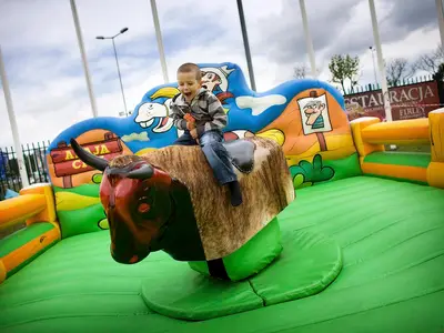 Byk Rodeo Alaja - Park Atrakcji Country Alaja - Dmuchańce Wynajem