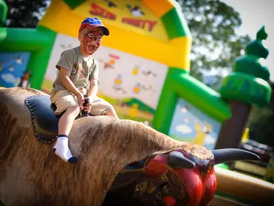 Byk Rodeo Zagroda - Park Atrakcji Country Zagroda - Dmuchańce Wynajem