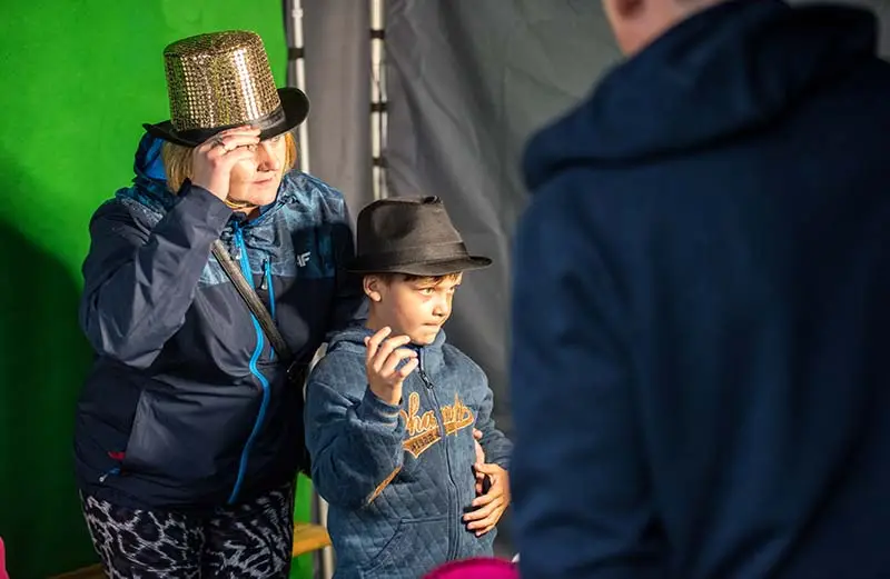 Fotobudka z tłem klienta - zdjęcie 3 - Dmuchańce Wynajem