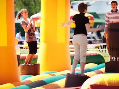 Latające beczki - Park Atrakcji Oktoberfest - Dmuchańce Wynajem