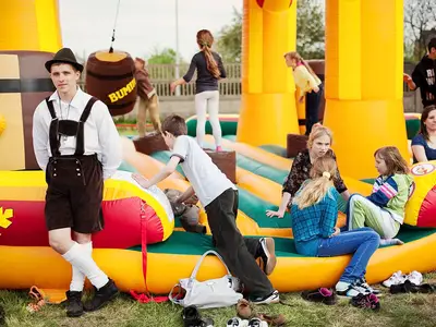 Latające beczki - Park Atrakcji Oktoberfest - Dmuchańce Wynajem