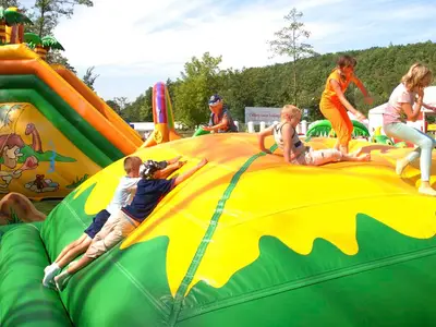 Miękka góra - Park Atrakcji Jaskiniowcy - Dmuchańce Wynajem