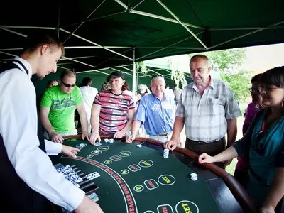 Zabaw w kasyno na 3 stołach - ruletka, black jack, poker - Park Atrakcji Piracki - Dmuchańce Wynajem