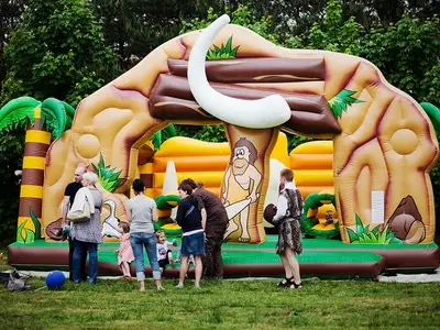 Plac zabaw Jaskiniowcy - Park Atrakcji Jaskiniowcy - Dmuchańce Wynajem