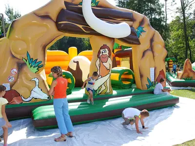 Plac zabaw Jaskiniowcy - Park Atrakcji Jaskiniowcy - Dmuchańce Wynajem