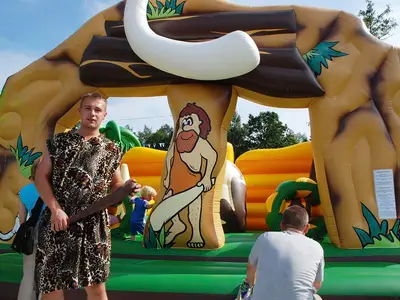 Plac zabaw Jaskiniowcy - Park Atrakcji Jaskiniowcy - Dmuchańce Wynajem