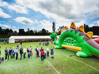 Polowanie na dinozaura - Park Atrakcji Jaskiniowcy - Dmuchańce Wynajem