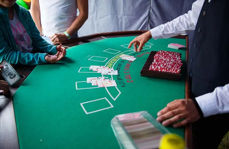 Stół do zabawy w black jack’a - zdjęcie 2 - Dmuchańce Wynajem