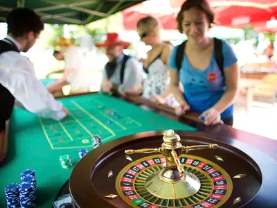 Zabaw w kasyno na 3 stołach - ruletka, black jack, poker - Park Atrakcji Piracki - Dmuchańce Wynajem